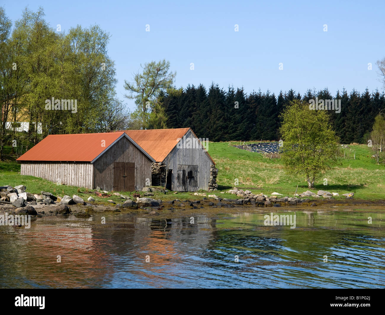 Deux bateaux par le Fjord en Norvège Banque D'Images