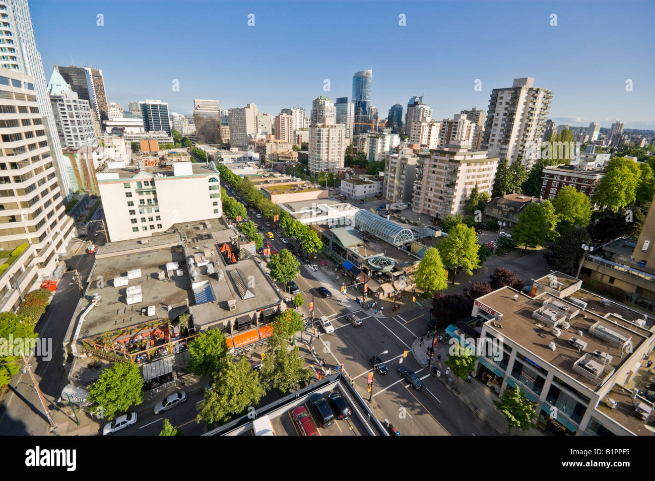Birds Eye View de Robson Street et les édifices au centre-ville de Vancouver, British Columbia Canada Banque D'Images