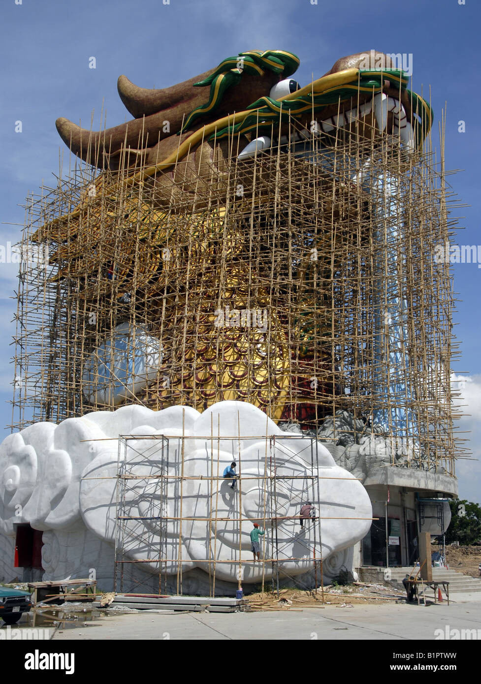 Dragon chinois/thaï temple de naga en construction, Suphanburi/Suphan Buri, Thaïlande Banque D'Images