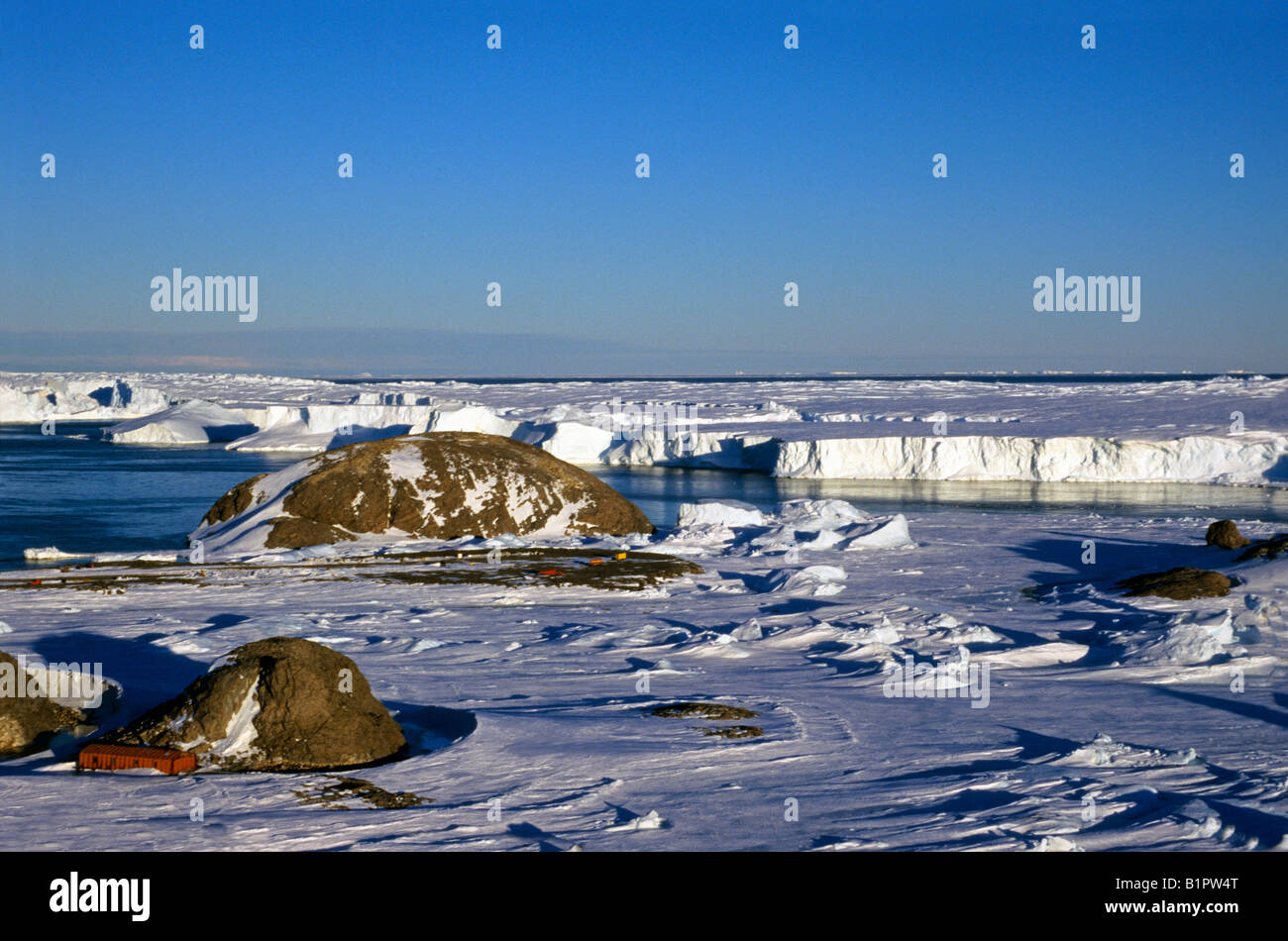 Base Dumont d'Urville en Antarctique Astronomie Ambiance Ambiance Ambiance  atmosphères coq cold ocean océans froids de la mer froide Col Photo Stock -  Alamy