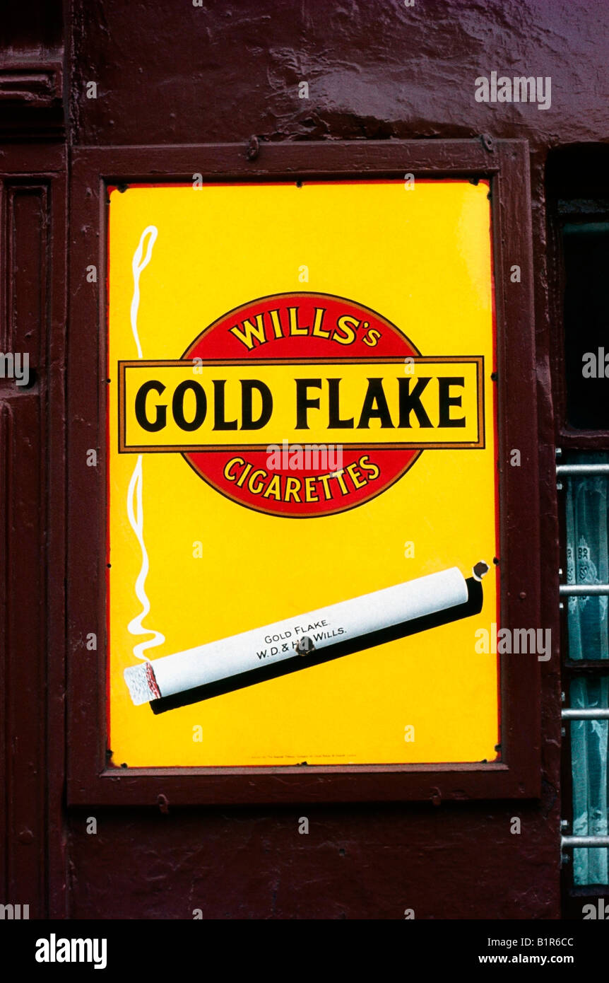 Dublin, détail - démodé, la publicité de la cigarette Banque D'Images