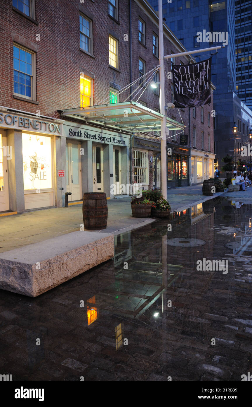 South Street Seaport de New York était historiquement un quartier commercial animé,. Banque D'Images