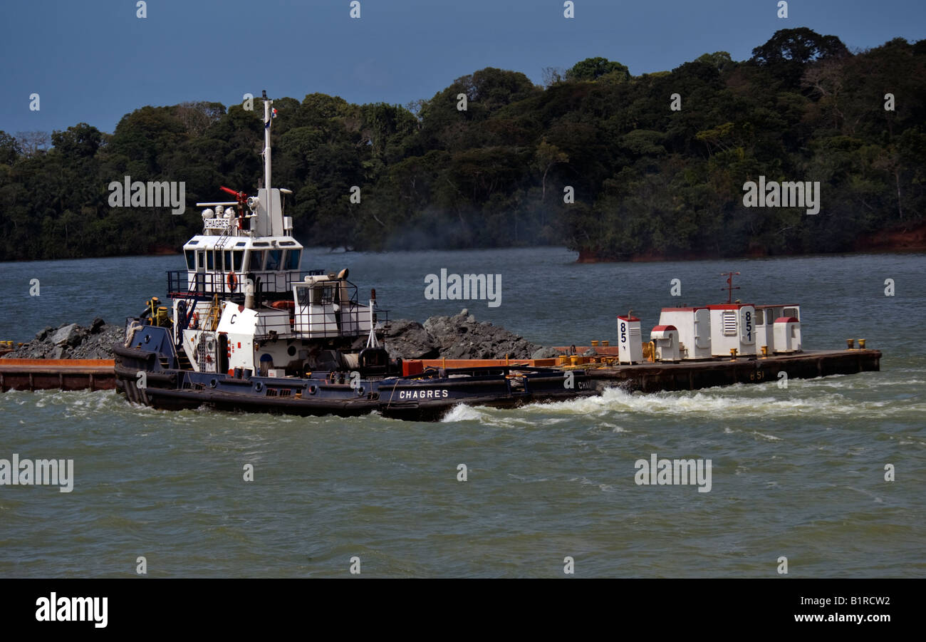 "Canal de Panama et de remorqueurs traversent le lac Gatun.' Banque D'Images