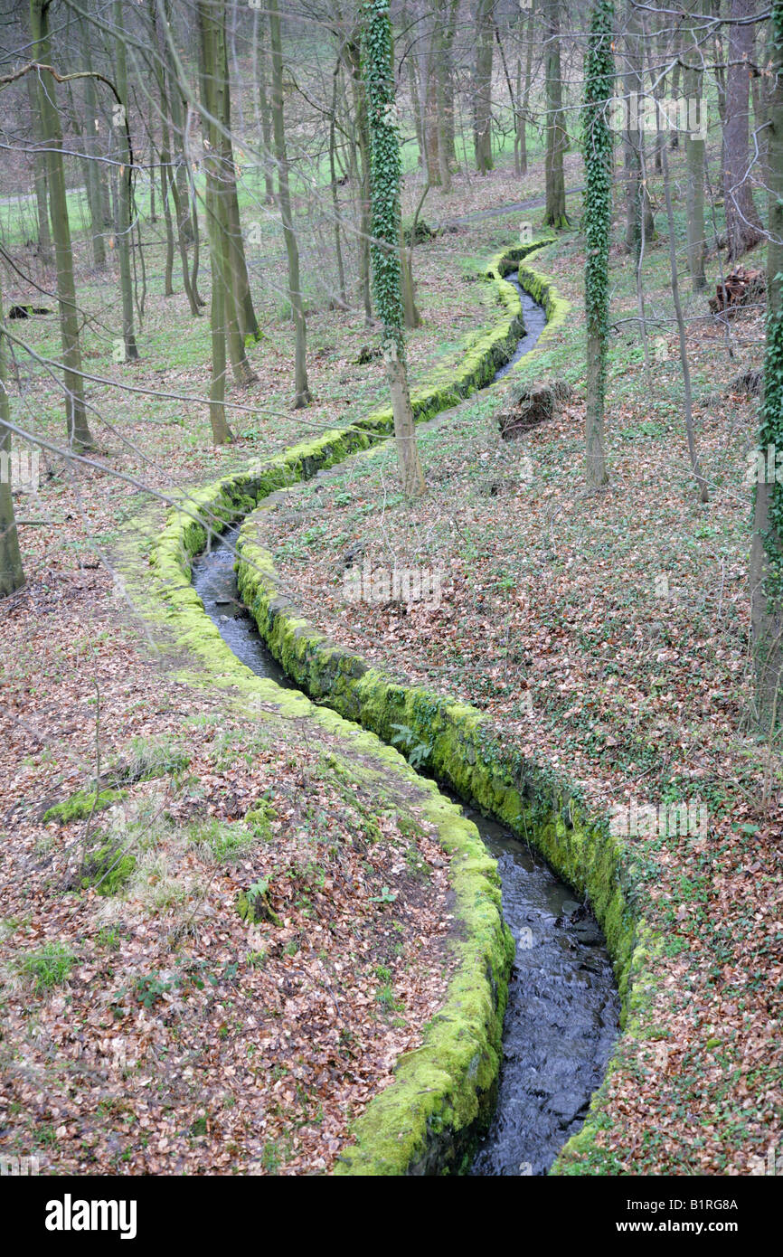 L'aqueduc qui traverse le parc Bergpark Wilhelmshöhe, Mountain Park Wilhelmshöhe, Kassel, Hesse, Germany, Europe Banque D'Images