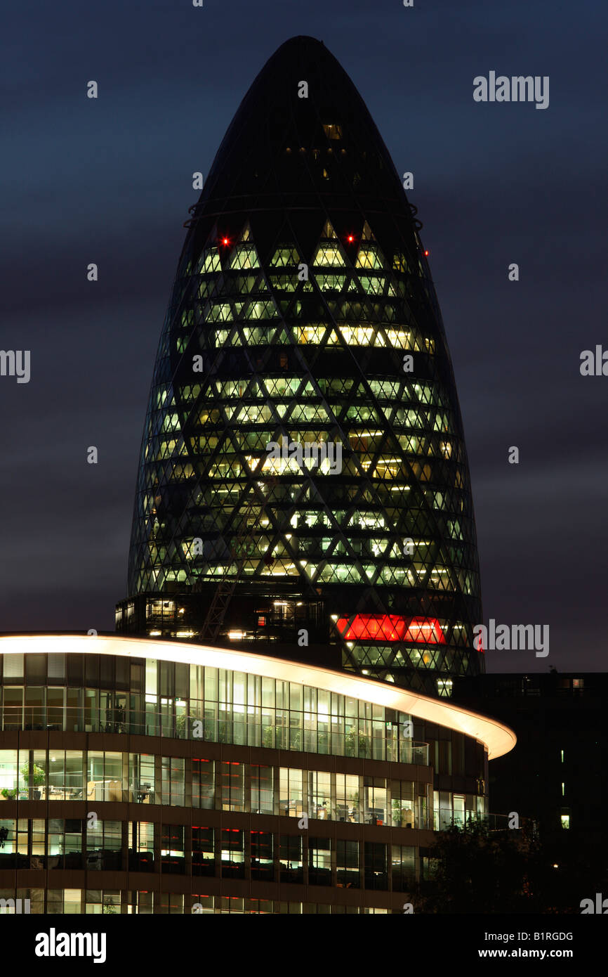 Le Gherkin Building sur la Tamise, Londres, Angleterre, Grande-Bretagne, Europe Banque D'Images