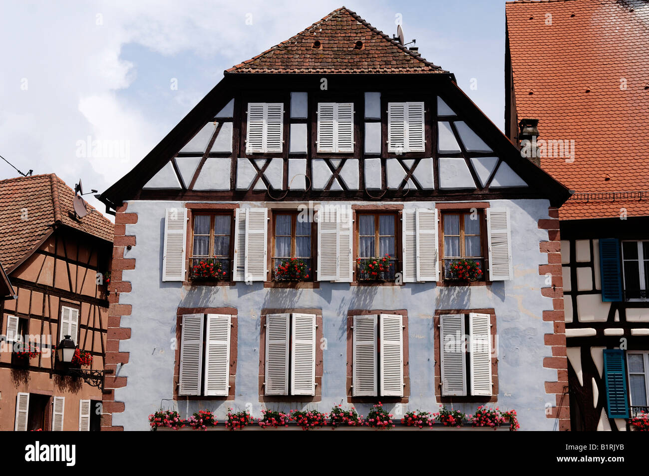 Bâtiment à colombages dans Ribeauvillee, Alsace, France, Europe Banque D'Images
