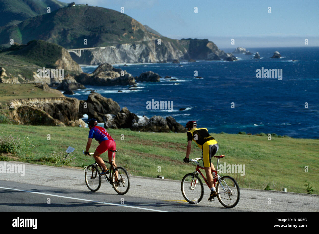 Randonnée à vélo, Bixby Bridge, Monterey, la Route 1, California, USA Banque D'Images