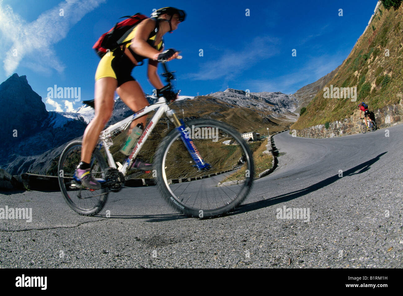 Mountainbiker, col du Stelvio, Italie Banque D'Images