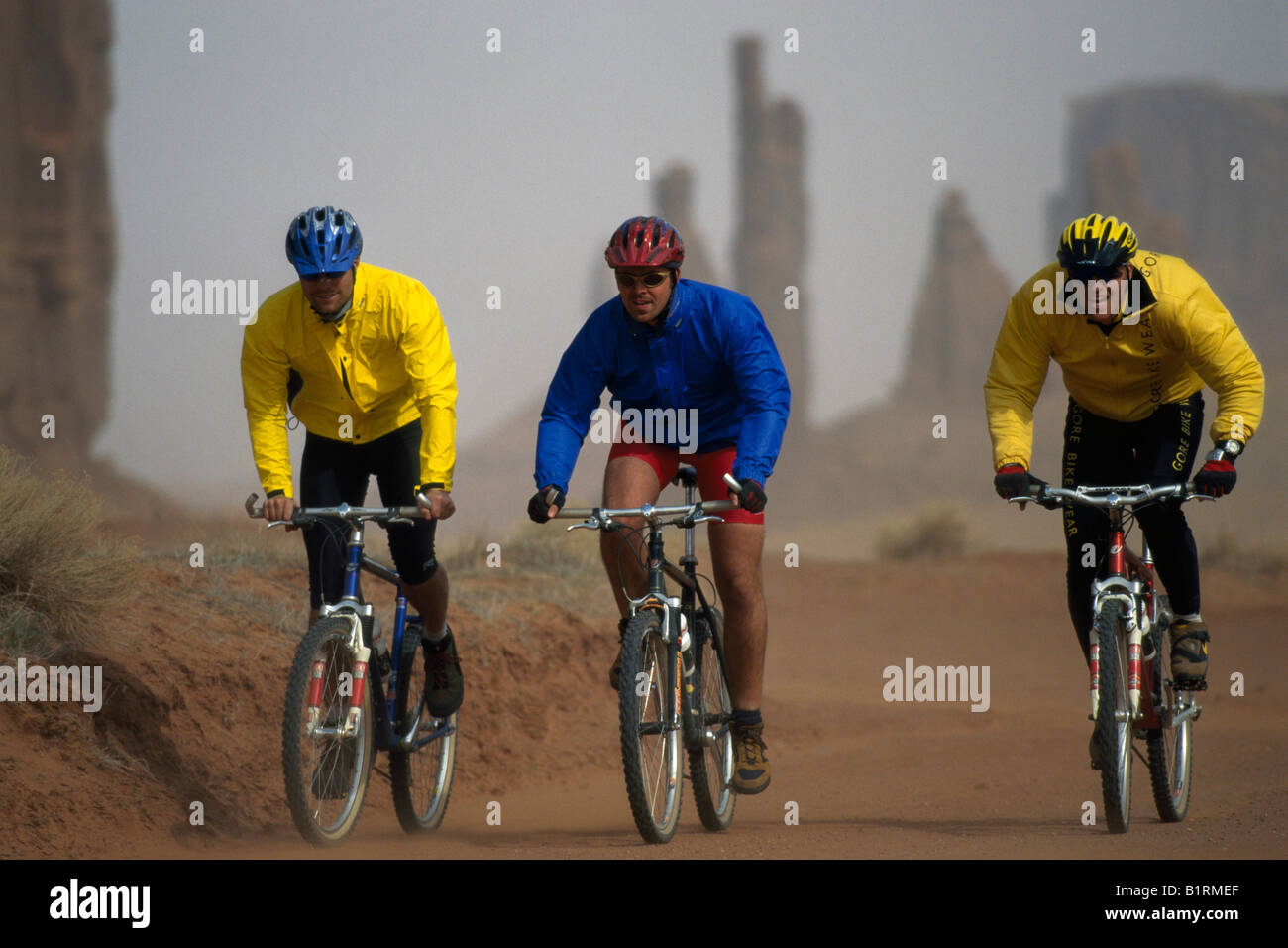 Du vélo de montagne, trekking, Monument valley, Utah, USA Banque D'Images