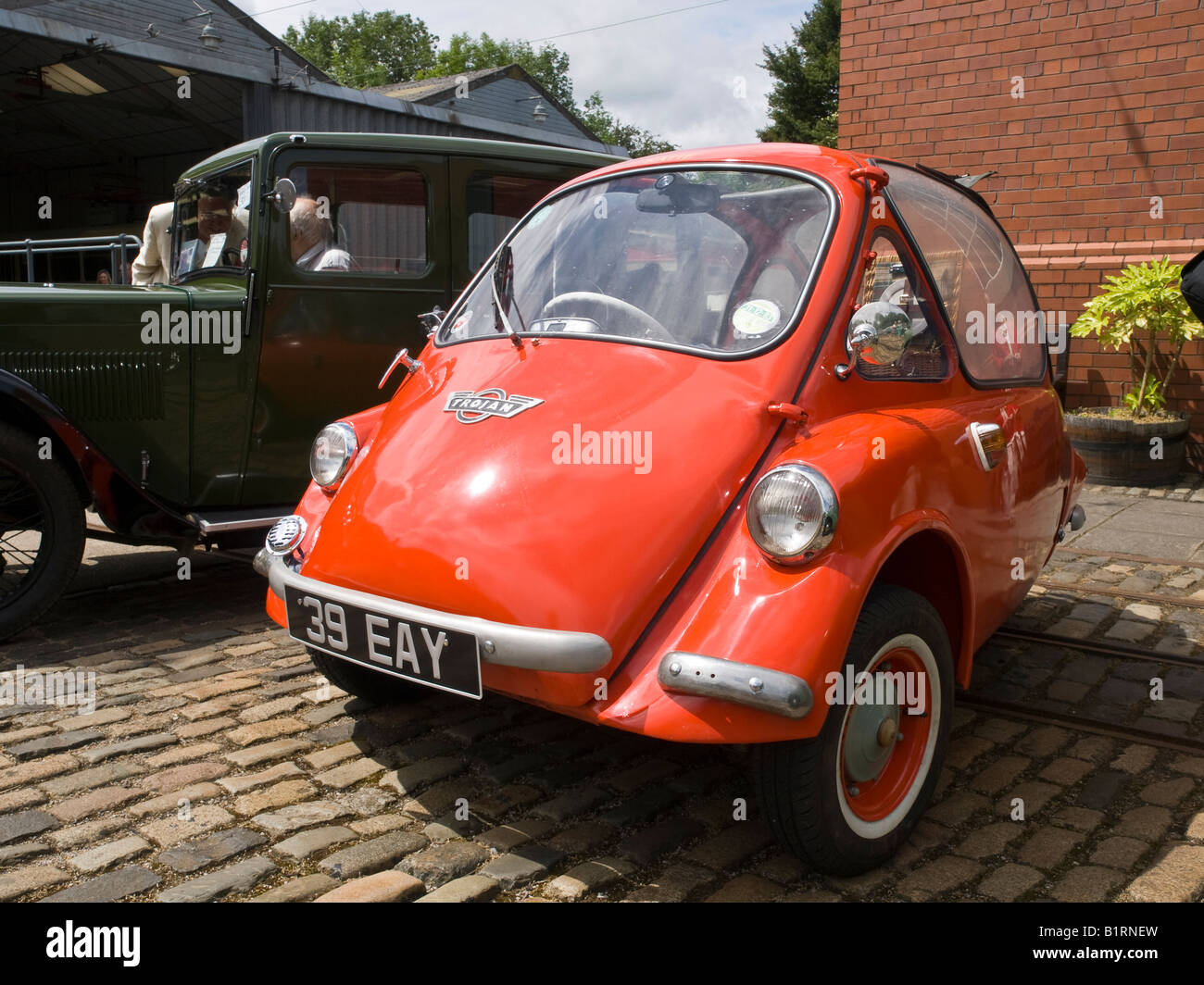 Voiture rouge bulle de Troie Banque D'Images