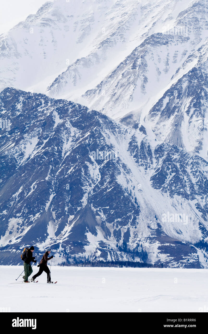 Randonnées en raquettes, la réserve de parc national Kluane, trône du roi, le lac Kathleen, Territoire du Yukon, Canada, Amérique du Nord Banque D'Images