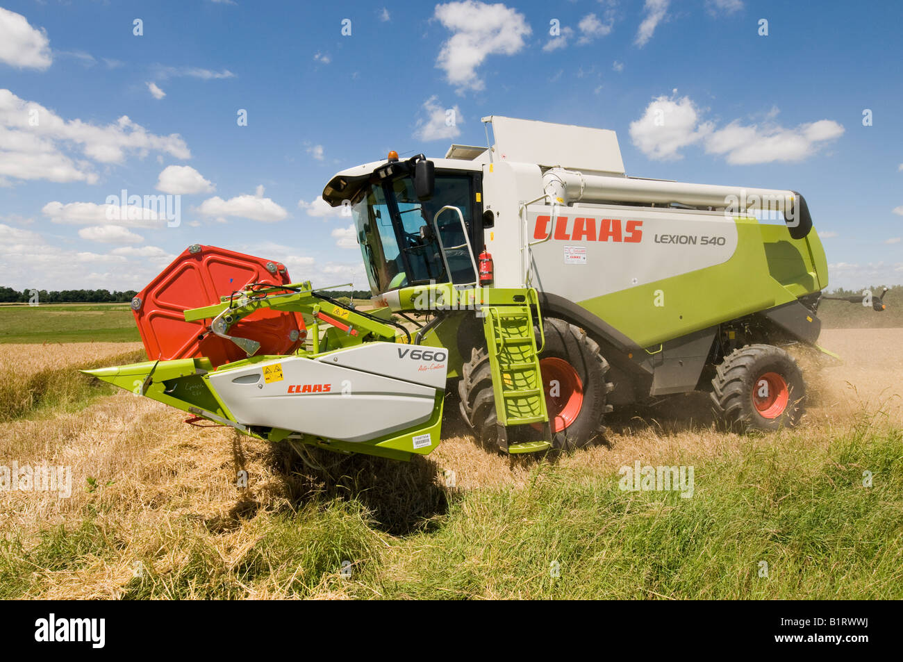 Première sortie du nouveau 'rendmt Lexion Claas 540' à la moissonneuse-batteuse, sud-Touraine, France. Banque D'Images
