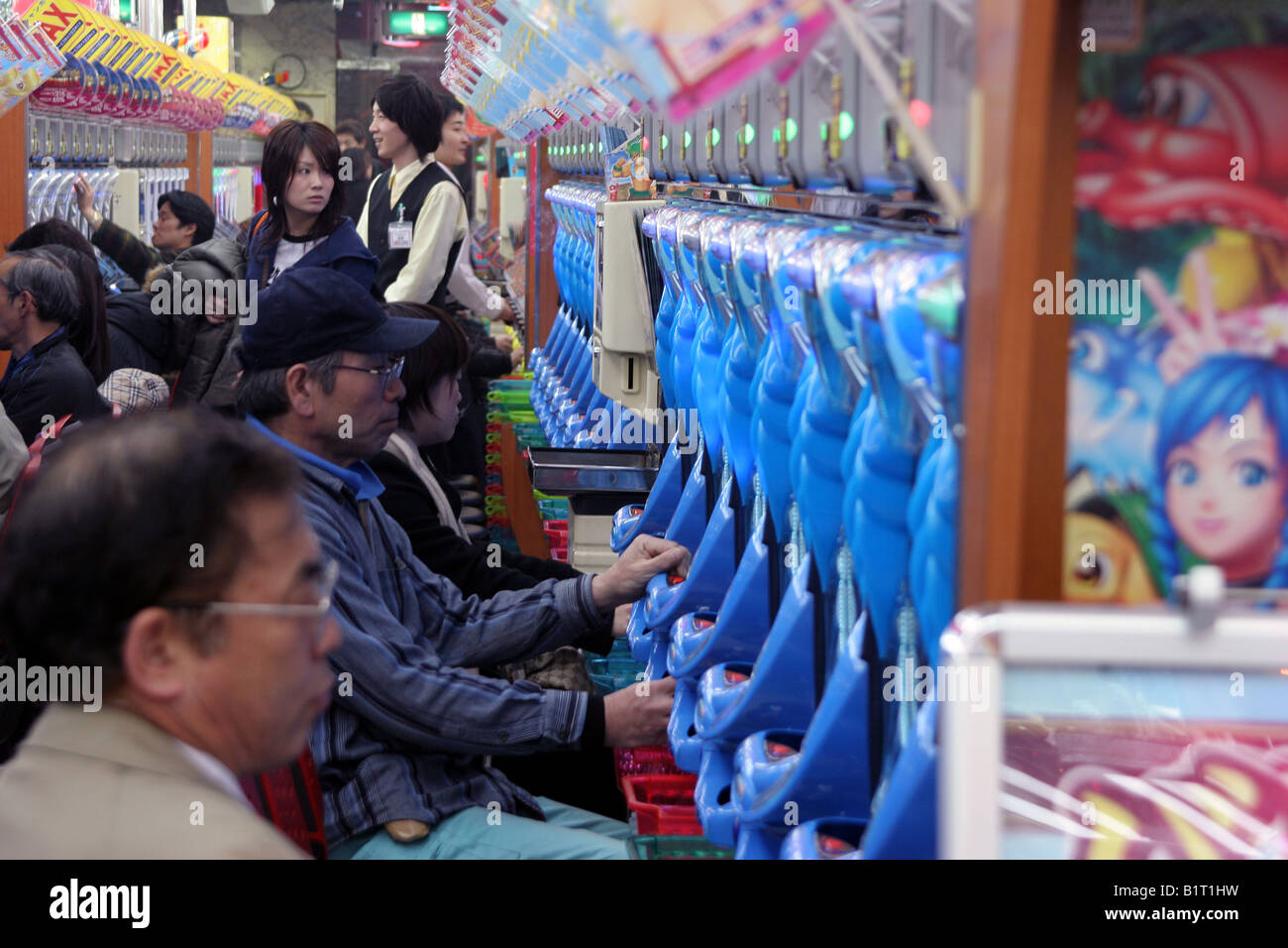 Salon de pachinko typique à Tokyo au Japon Banque D'Images