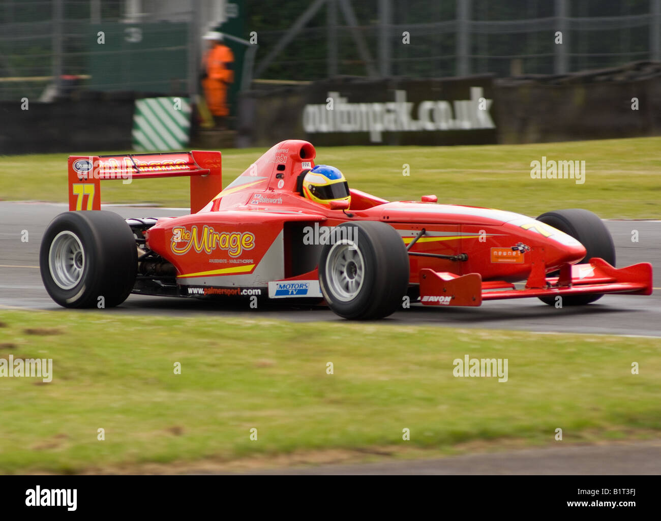 Voiture de course Formule Palmer Audi laissant Pit Road à Oulton Park Motor Racing Circuit Cheshire England Royaume-Uni UK Banque D'Images