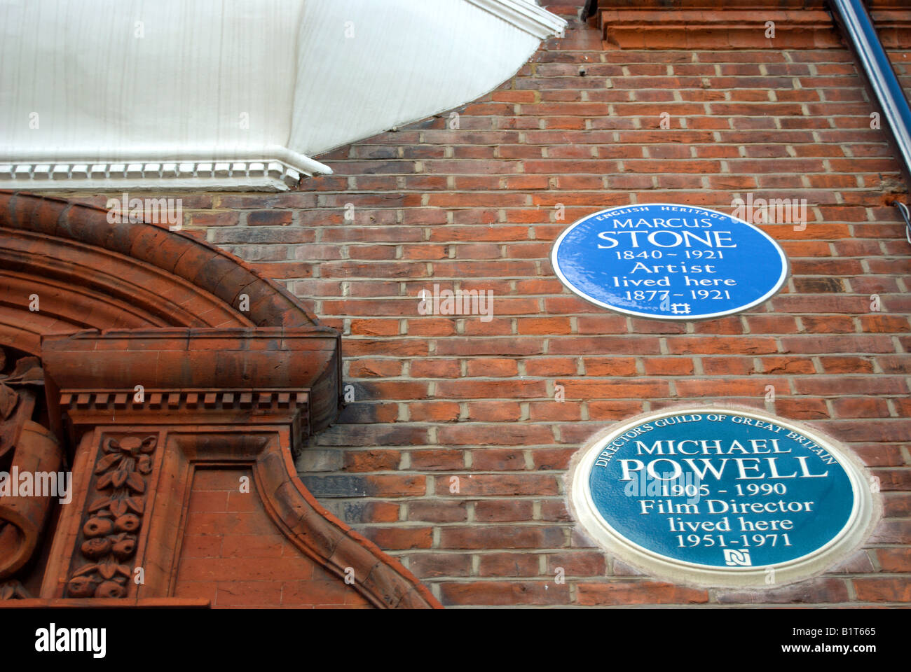 Marquage de plaques bleu ancien domicile de l'artiste marcus stone et réalisateur Michael Powell, dans la région de City Gate Road, Kensington, Londres Banque D'Images