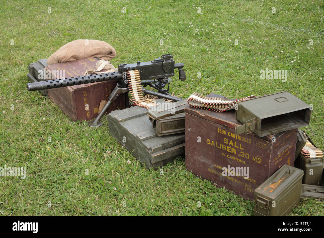 Machine gun belt nourris, caisses de munitions Banque D'Images