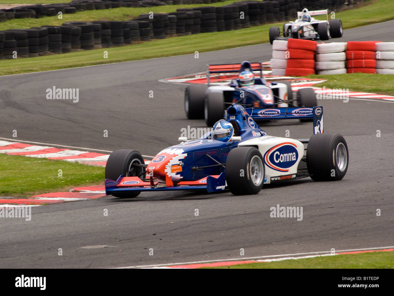 Voitures de course Formule Palmer Audi dans Brittens Coins à Oulton Park Motor Racing Circuit Cheshire England Royaume-Uni UK Banque D'Images