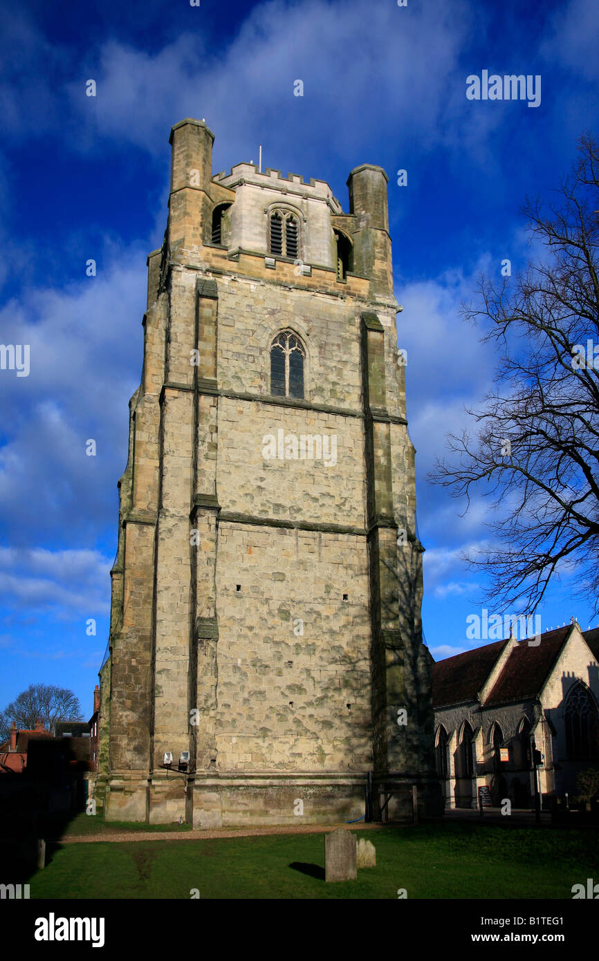 Le clocher en pierre à côté de la cathédrale de Chichester City West Sussex England Angleterre UK Banque D'Images