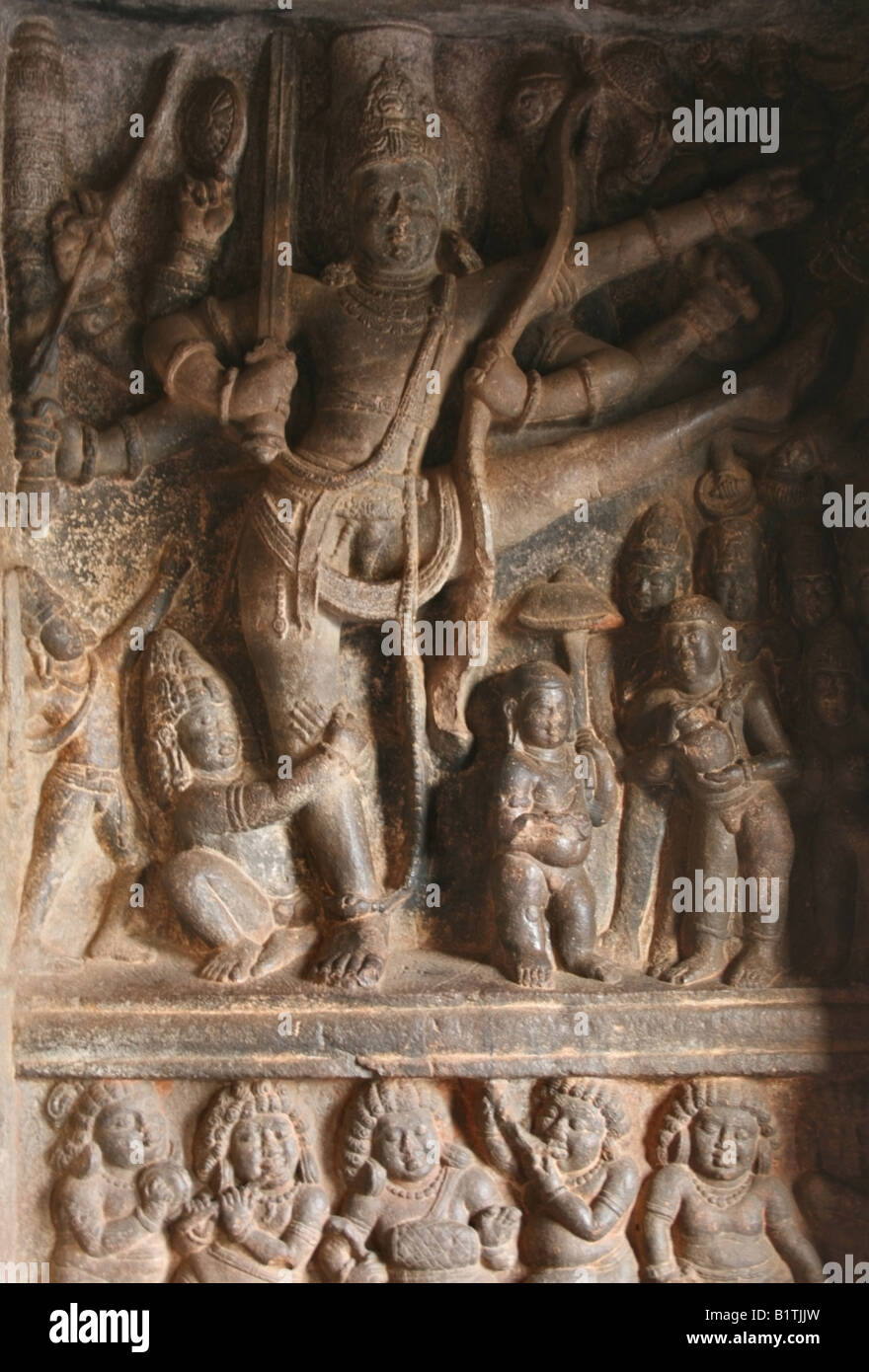 La forme de Vishnou Trivikrama Vamana , 6e siècle Badami les temples de caverne , Karnataka , Inde Banque D'Images