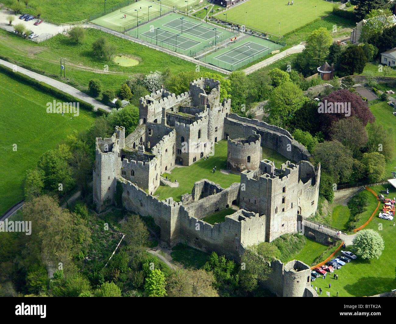 Ludlow Castle à partir de l'air Banque D'Images