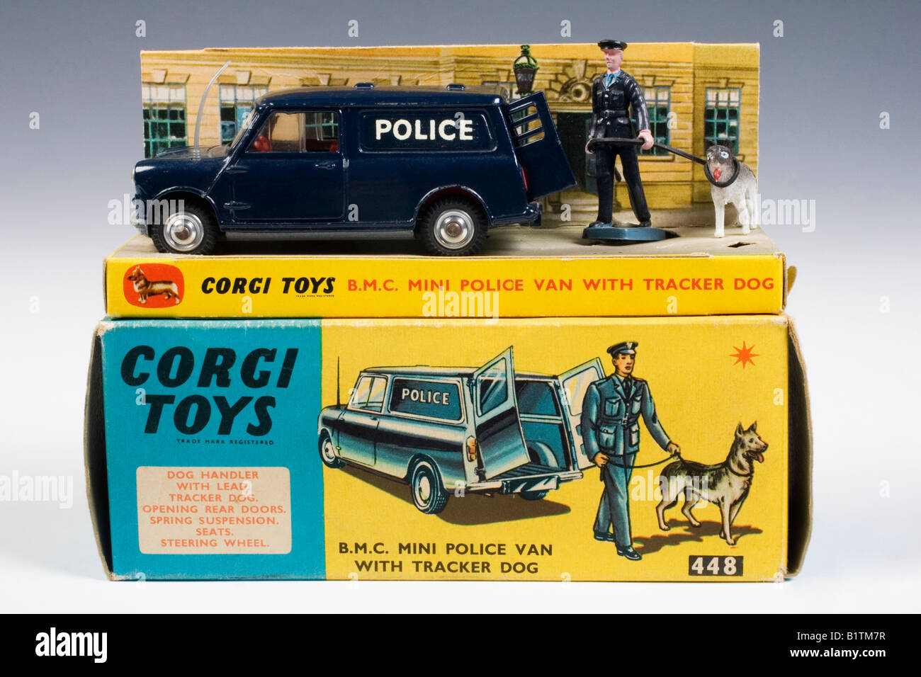 Corgi diecast model no.448,mini van de police avec chien & handler Banque D'Images