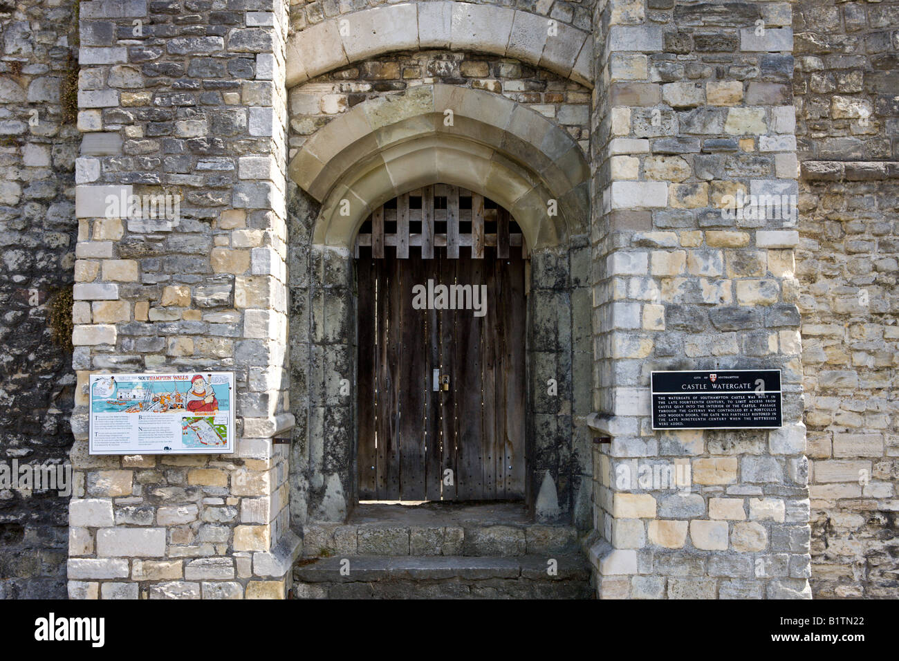 Le Château Le Watergate une partie de la ville médiévale fortifiée de Southampton Hampshire Angleterre Banque D'Images