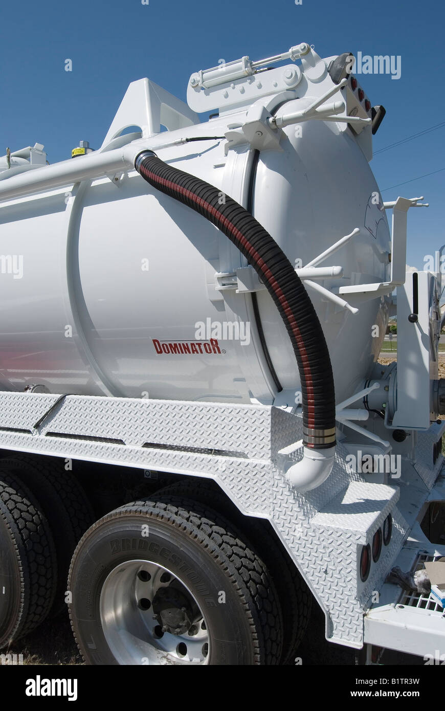 Camion citerne Sous Vide Sert D poser Et Le Transport Des Liquides Camion citerne Sous Vide Sert D poser Et Le Transport Des Liquides