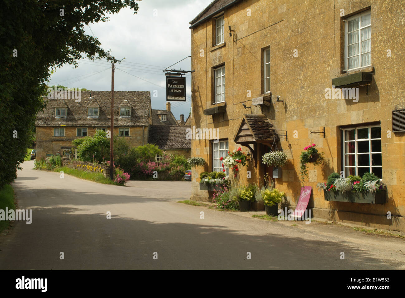English country pub dans le village de Cotswolds Gloucestershire Angleterre Guiting Power Banque D'Images