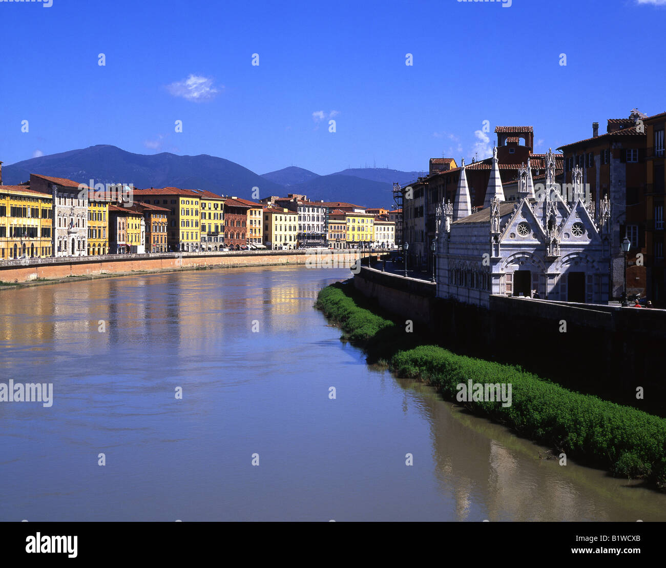 Église Santa Maria della Spina et Arno Pise Toscane Italie Banque D'Images