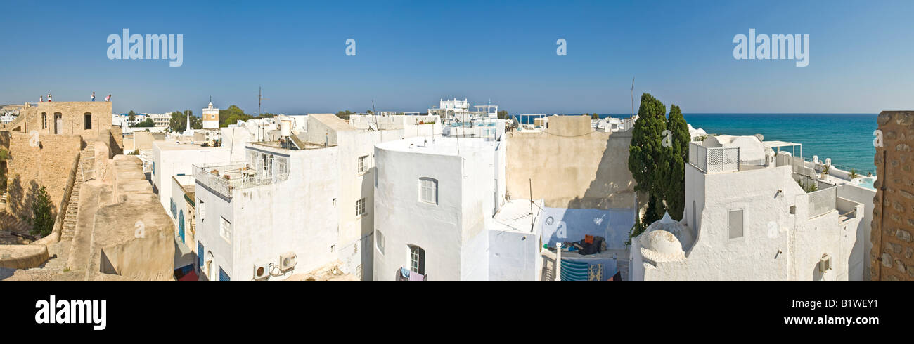 Une photo panoramique prise 3 Aperçu des murs du fort surplombant la médina de Hammamet. Banque D'Images