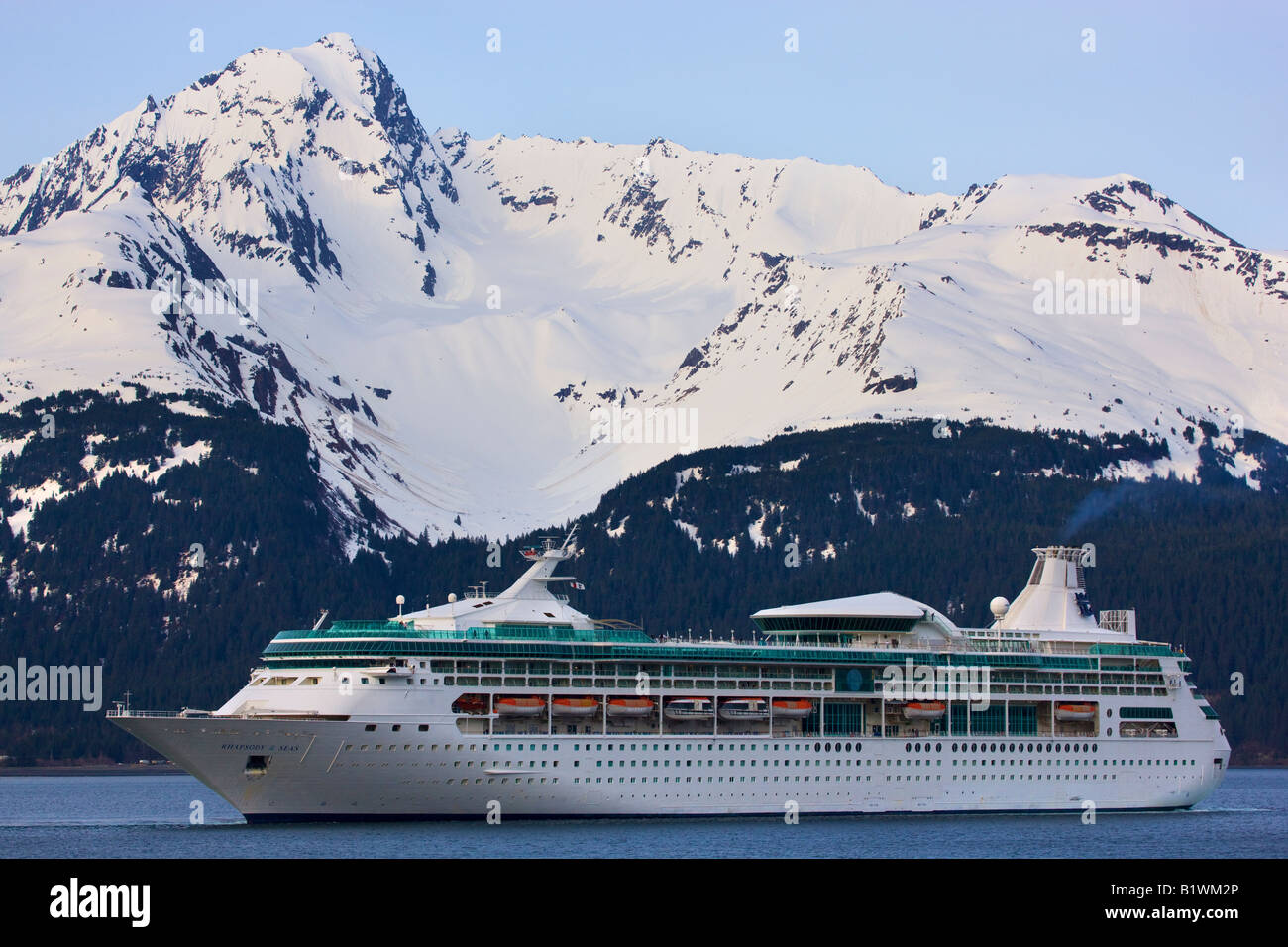 Royal Caribbean Cruise ship Rhapsody of the Seas laissant Seward Alaska Banque D'Images