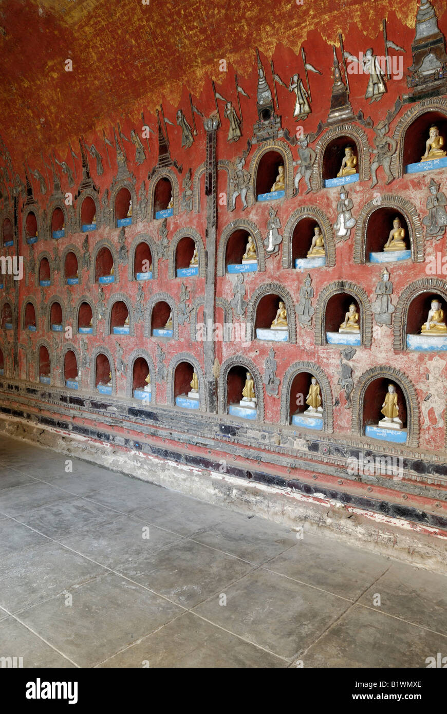 Un bon nombre de petites figures de Bouddha, Shwe Nyaungshwe Yaungwe monastère bouddhiste, au lac Inle MYANMAR BIRMANIE BIRMANIE, ASIE Banque D'Images