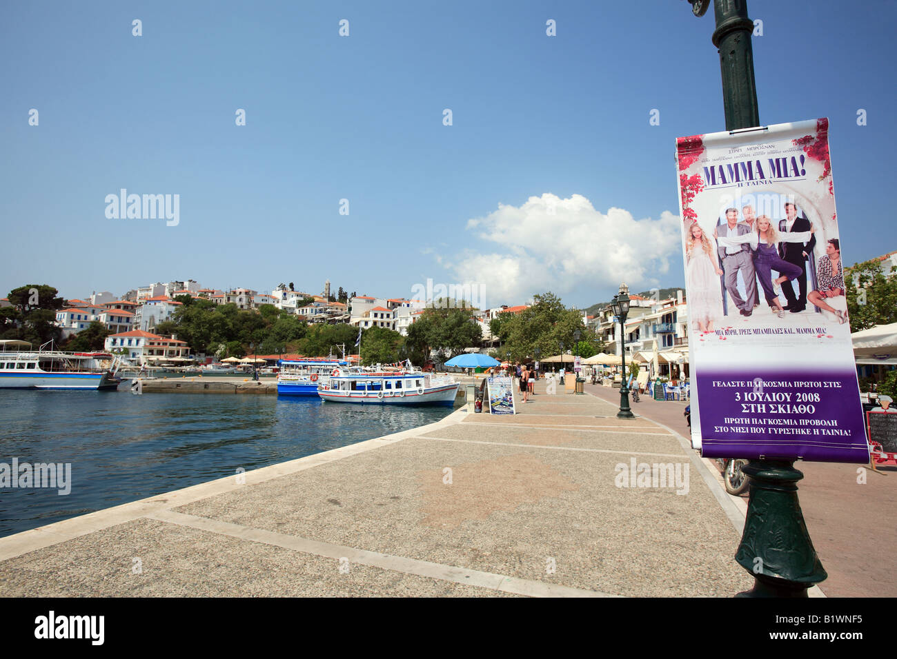 Grèce Sporades du nord l'île de Skiathos une affiche publicitaire de l'aperçu du film mamma mia au cinéma Banque D'Images