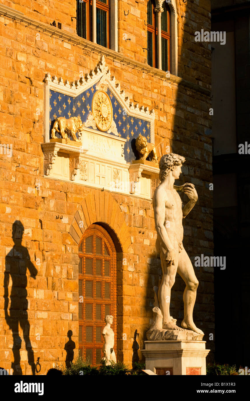 Statue de David et le Palazzo Vecchio à Florence Banque D'Images