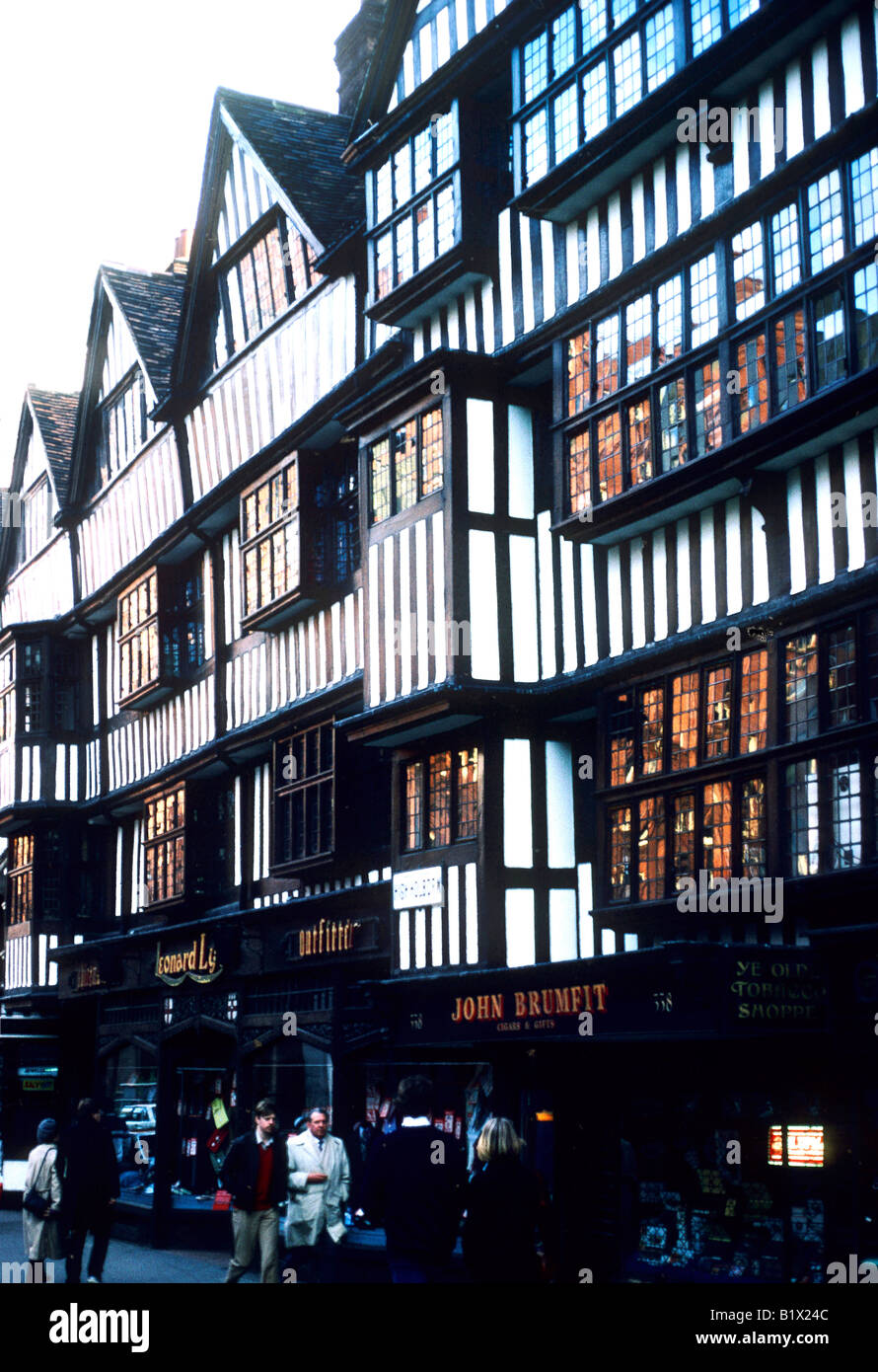 Staple Inn High Holborn Londres noir et blanc bâtiment à colombages shop gables England UK Staples Banque D'Images