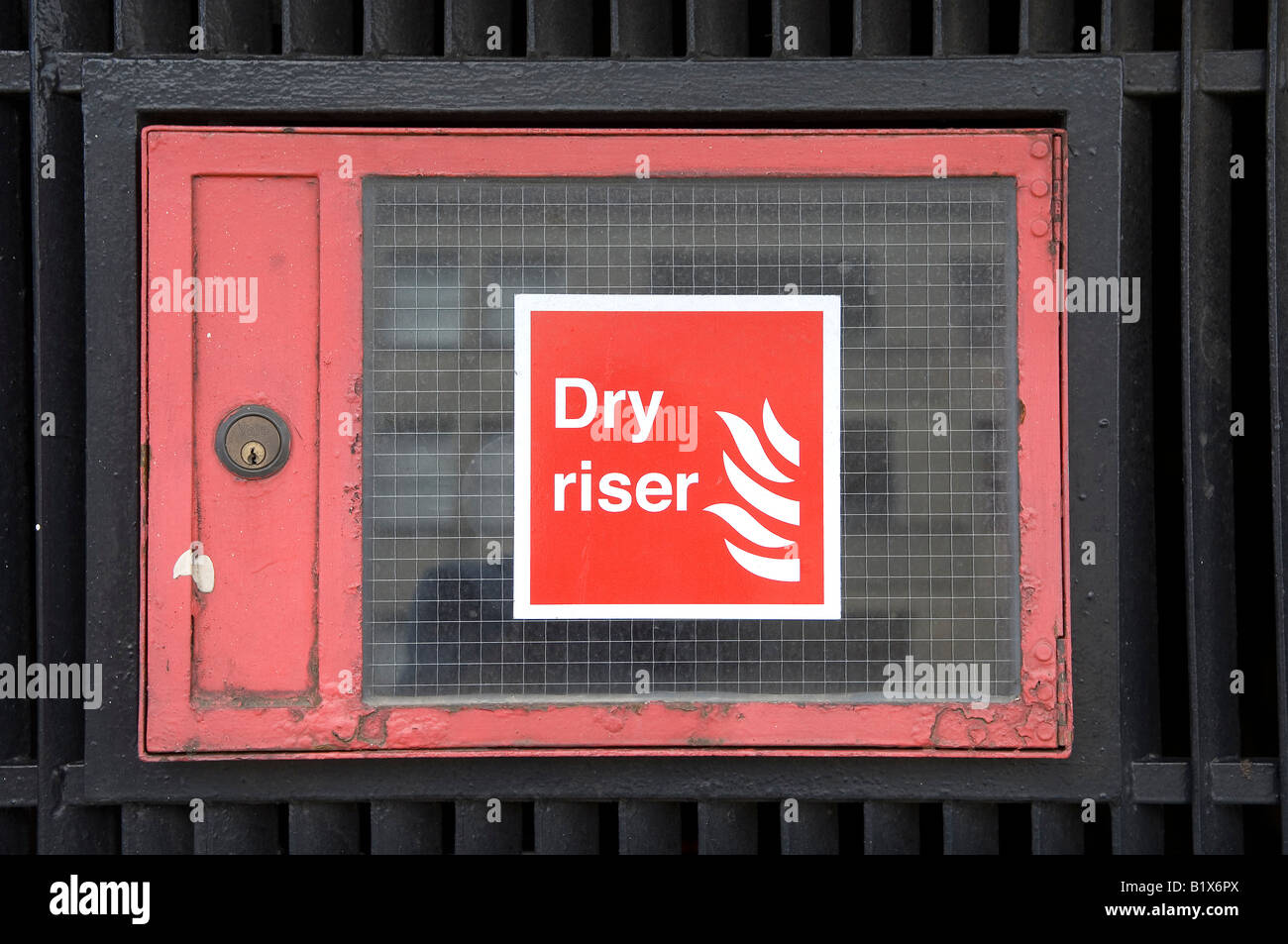 Montage à sec rouge sign in london uk Banque D'Images