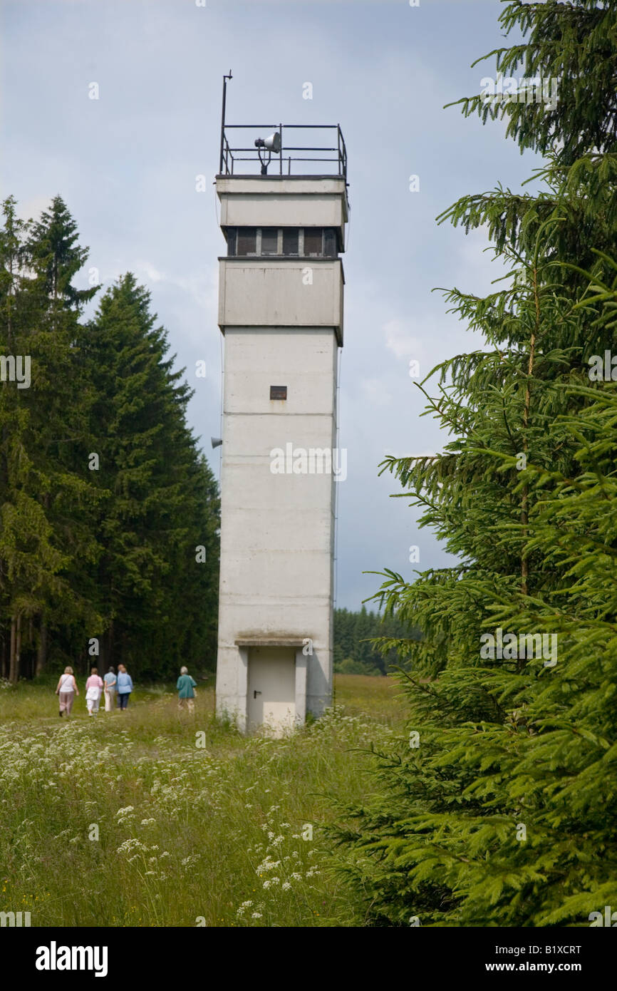 Watch Tower préservées sur l'ancienne frontière entre l'Est et l'Allemagne de l'Ouest à Sorge open air museum Banque D'Images