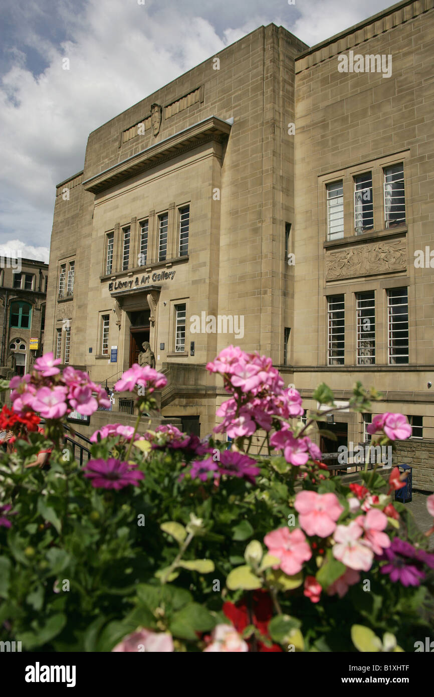Ville de Huddersfield, Angleterre. L'art déco entrée et façade du Huddersfield Art Gallery et de la bibliothèque. Banque D'Images