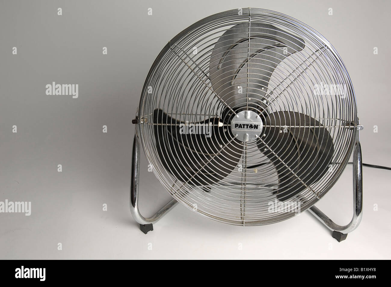 Le ventilateur électrique standard est efficace pour garder une sensation  de fraîcheur de l'air intérieur, propre et fraîche Photo Stock - Alamy