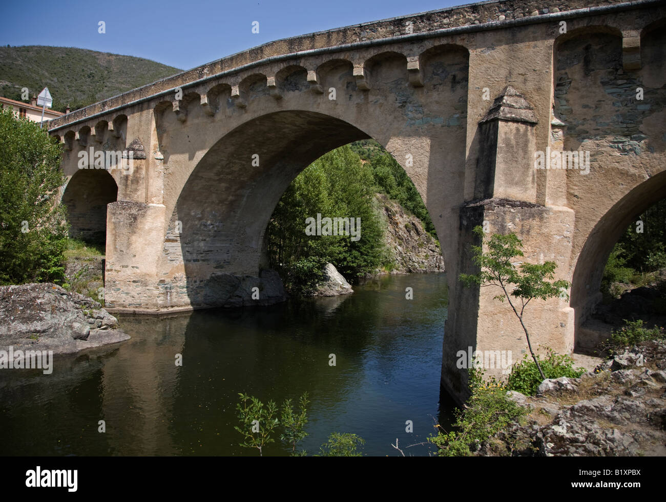 Les arches de la pont génois sur le Fleuve Golo à Ponte Leccia Banque D'Images