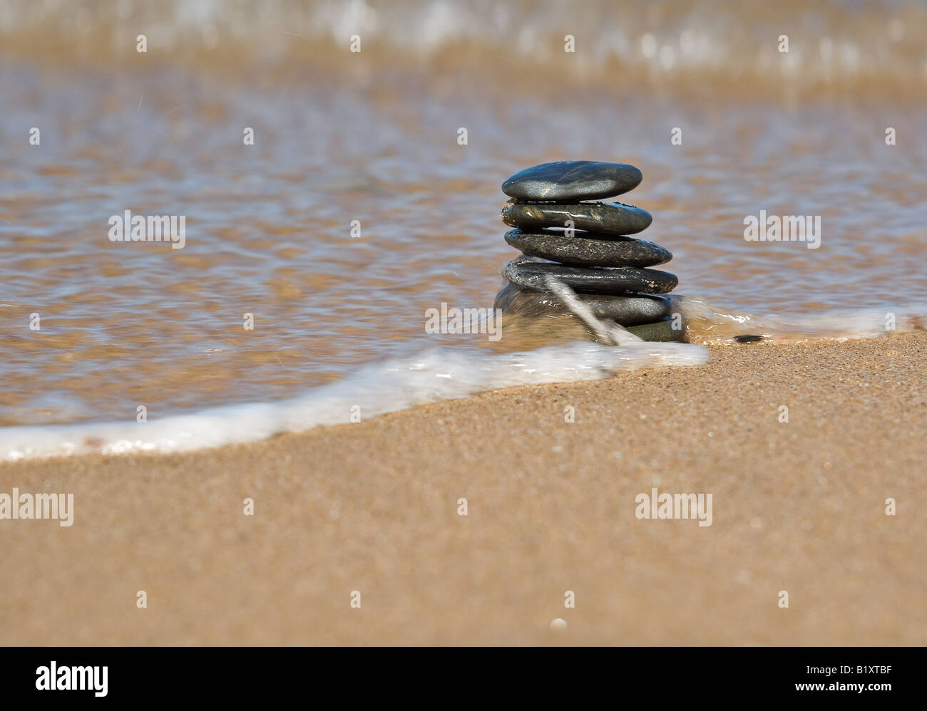 Pierres, cailloux, rochers, mer, eau, océan, plage, côte, ;, humide, l'équilibre, équilibré, stable, l'équilibrage ;, la stabilité, la tour, pile, ; Banque D'Images