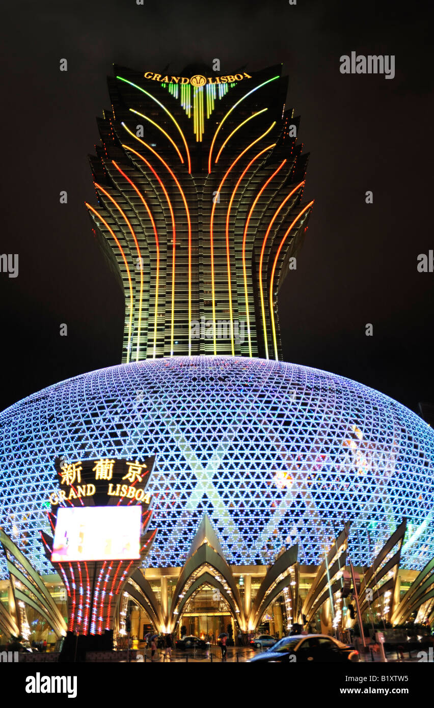Allumé nouveau Grand Lisboa casino et l'hôtel la nuit à Macao, Chine 2008 Banque D'Images