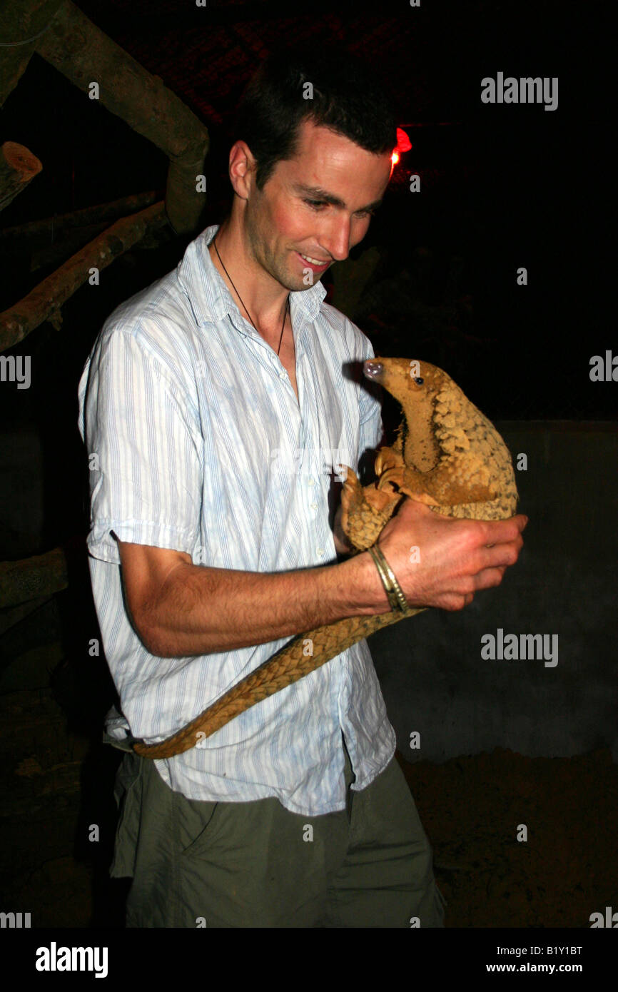 Young man holding pangolin Banque D'Images