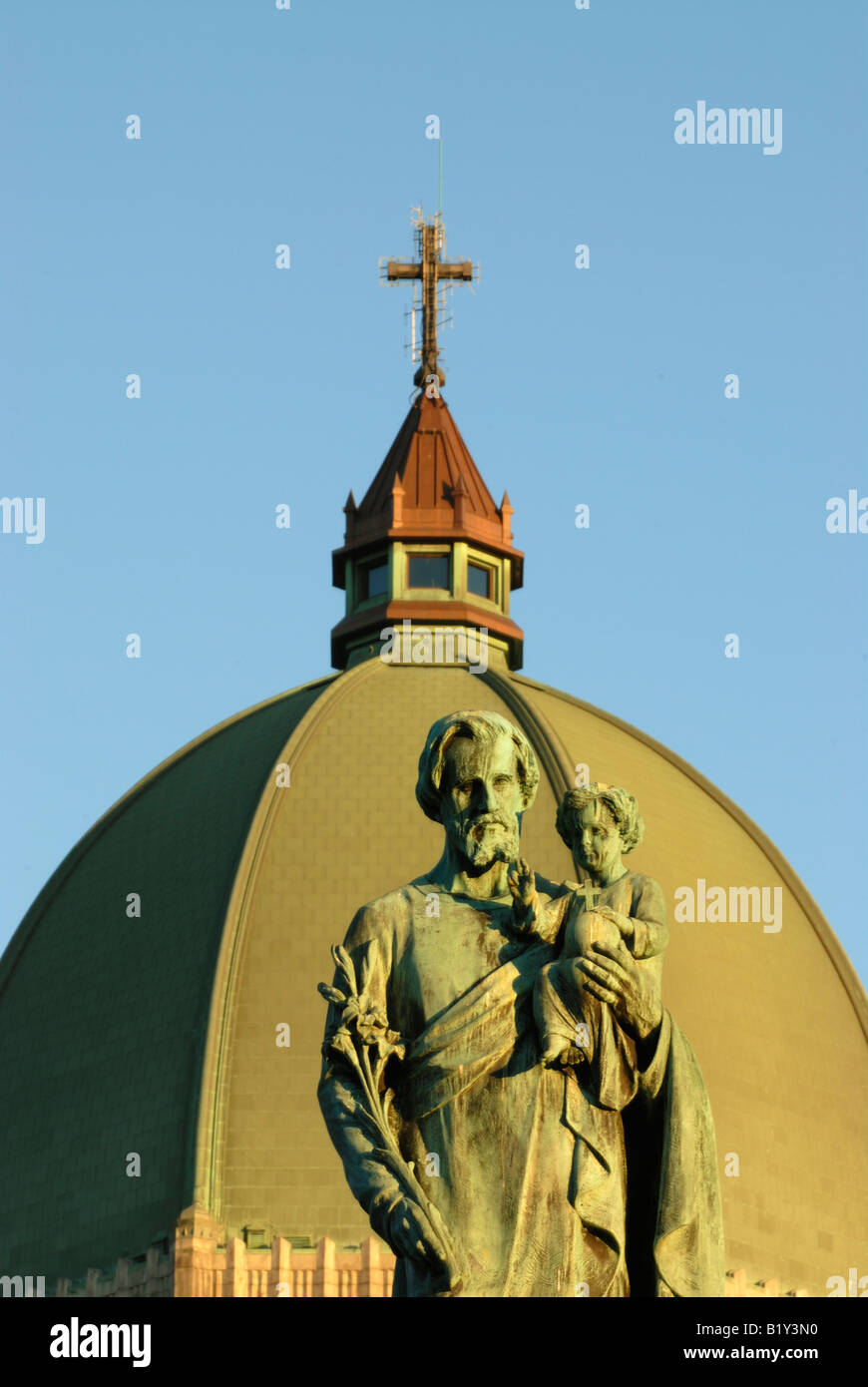 Canada, Montréal, le mont Royal, l'Oratoire Saint Josephs, Statue de Joseph et de Jésus Banque D'Images