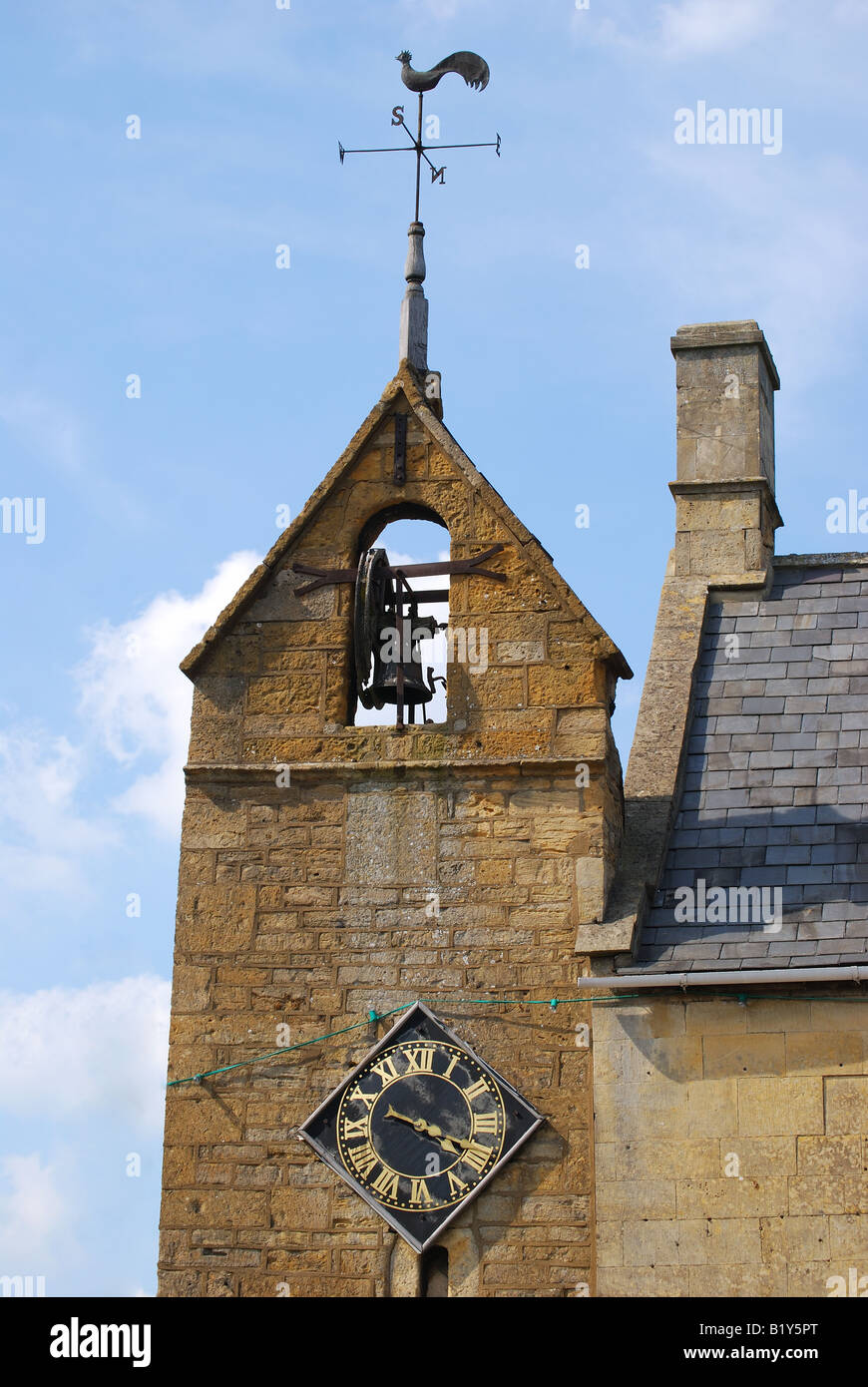 16e siècle la tour de couvre-feu, High Street, Moreton-in-Marsh, Gloucestershire, Angleterre, Royaume-Uni Banque D'Images