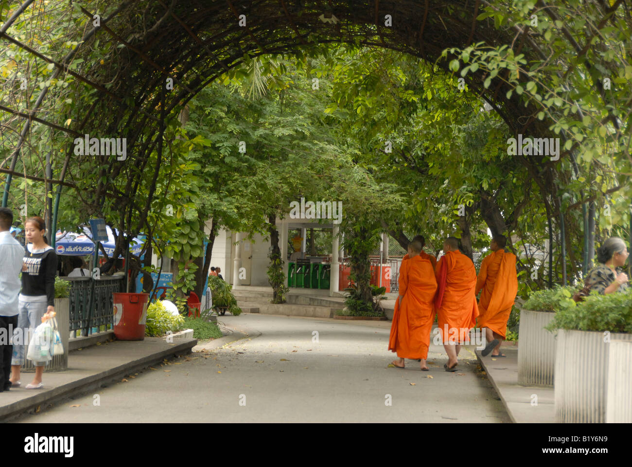 Les moines de dusit Zoo, Bangkok , Thaïlande Banque D'Images