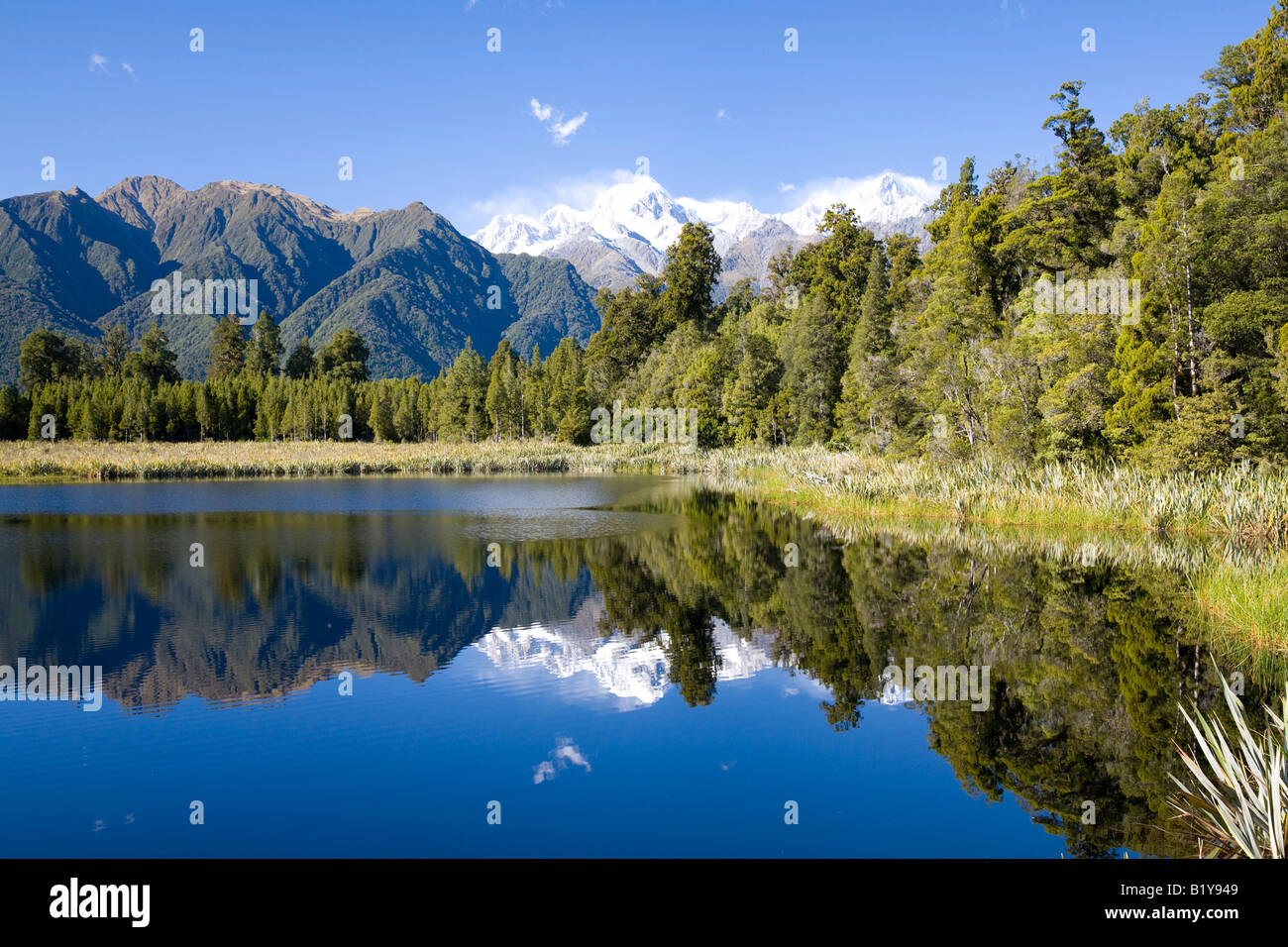 Le Mont Cook et le mont tasman et leur reflet dans le lac matheson ile sud Nouvelle zelande Banque D'Images