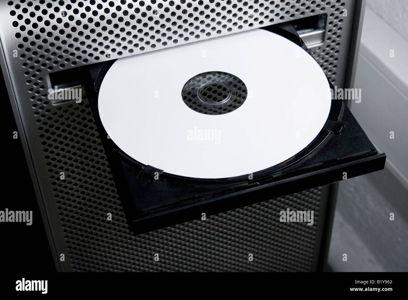 Cd-rom ou DVD vierge prêt à graver mp3 musique de films ou la sauvegarde  des données Photo Stock - Alamy