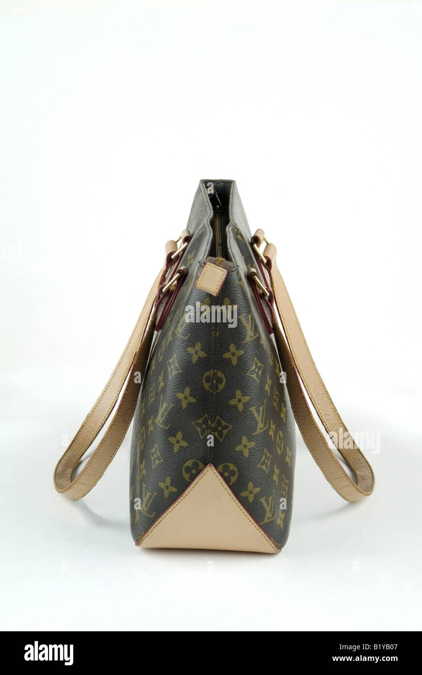 Un faux Louis Vuitton sac à main de la femme Photo Stock - Alamy