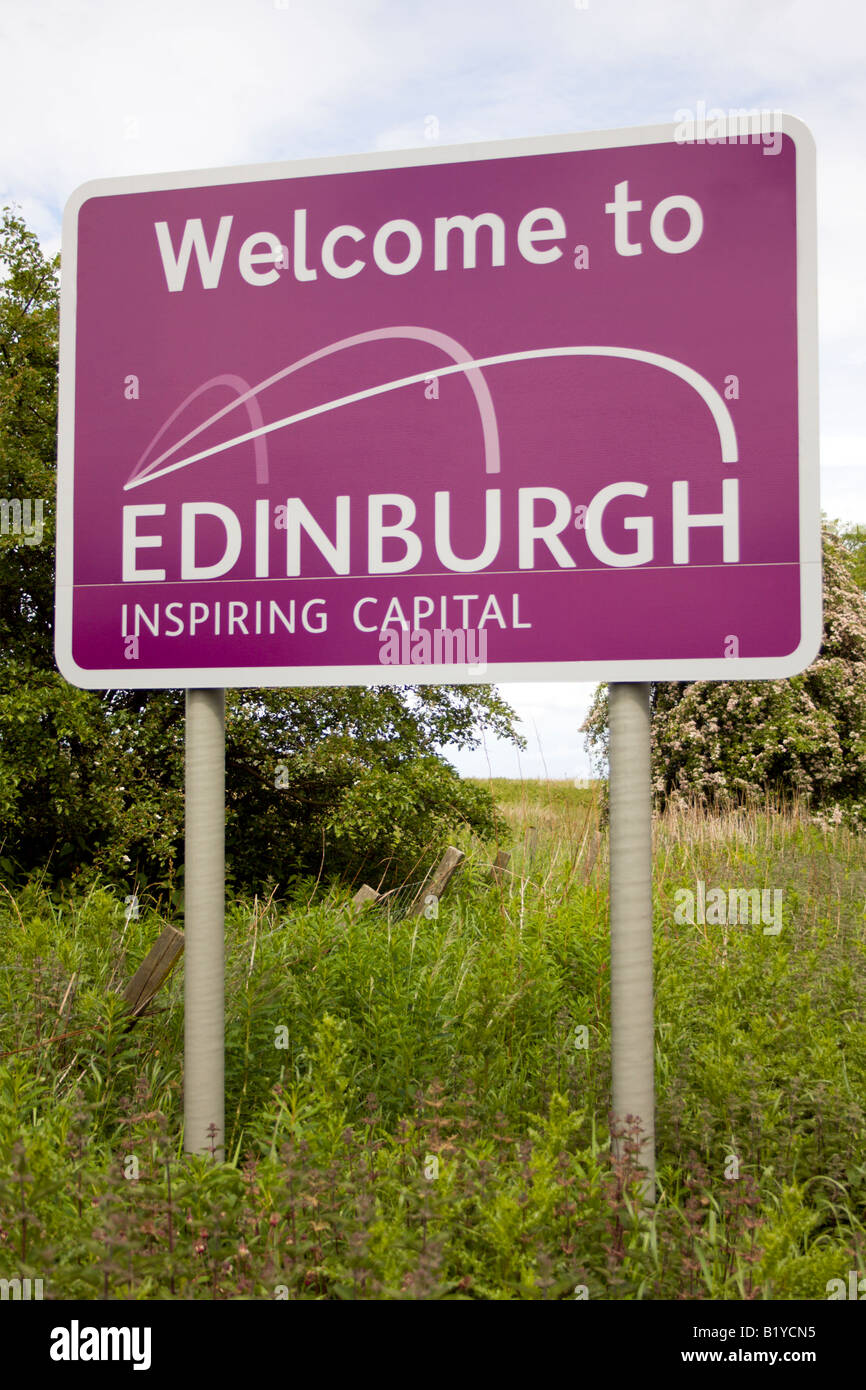 Bienvenue à Édimbourg, capitale d'inspiration - road sign in Scotland, UK Banque D'Images